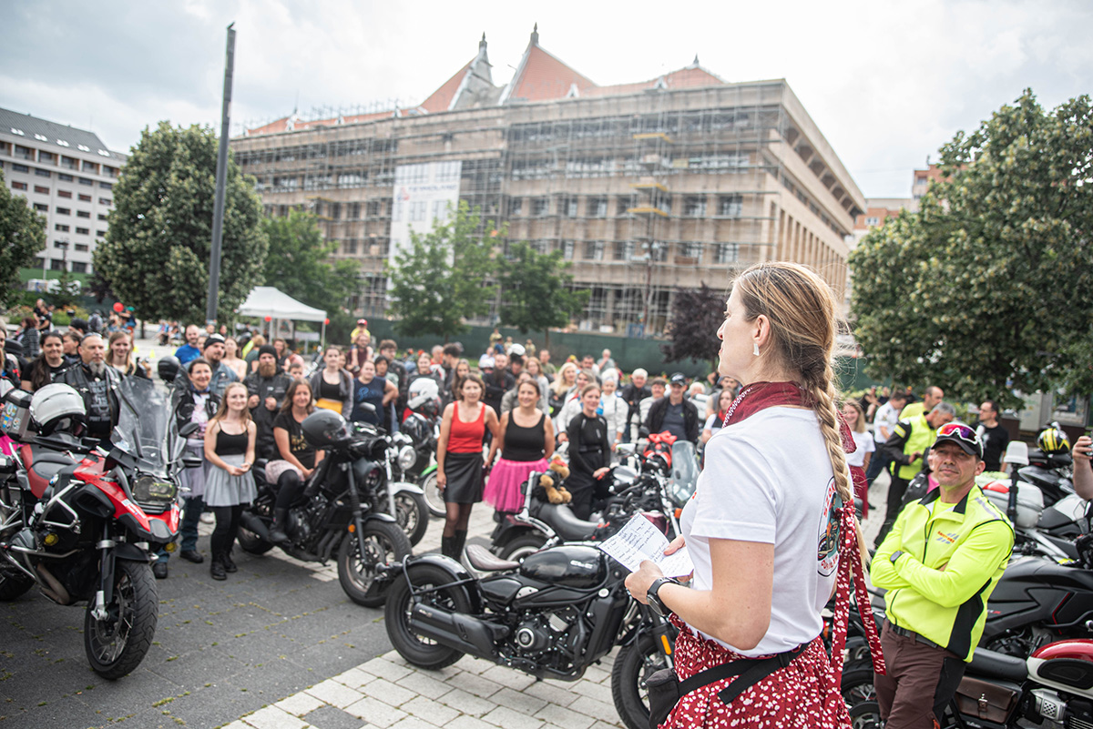 Harmadik alkalommal gurultak a női motorosok Harmadik alkalommal gurultak a női motorosok